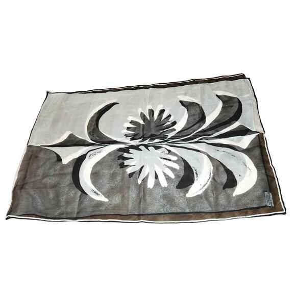 Vtg Vera Neumann Signed Black & White Silk Chiffon Oblong Scarf Rolled Edges EUC - Picture 6 of 9